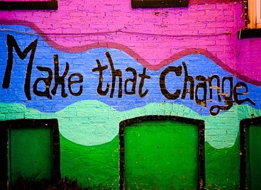 A mural saying "Make that Change"